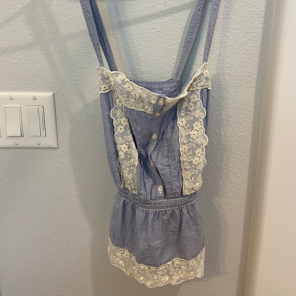 Hollister crisscross back tank top size medium. NWOT